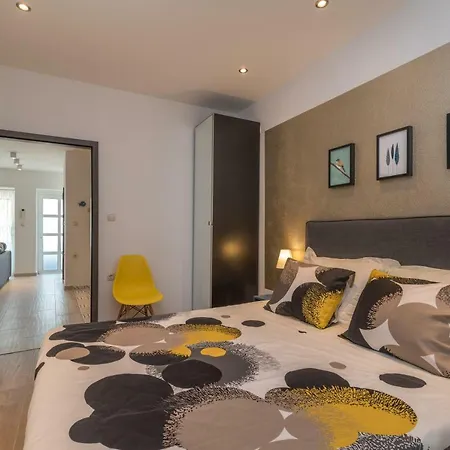 Santa Lucia تروغير