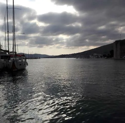 Santa Lucia 公寓 特罗吉尔